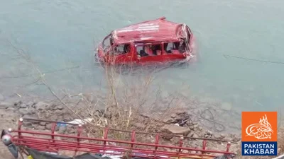 چترال میں برفباری ، بس دریائے مستوج میں گرنے سے ایک ہلاک، 10 زخمی